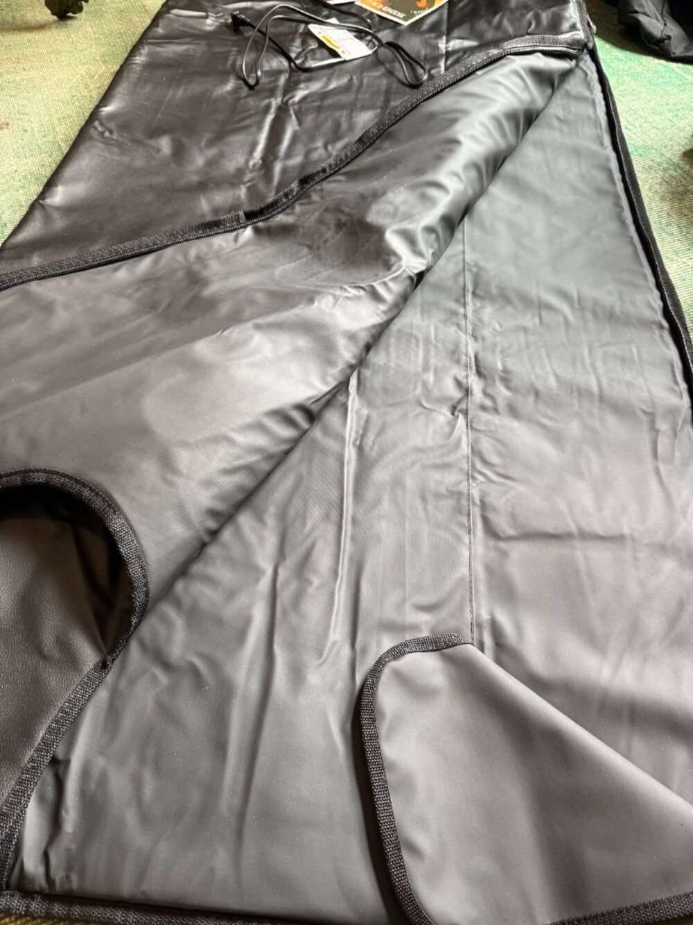 HigherDOSE Infrared Sauna Blanket with Towel Insert - Picture 5 of 6